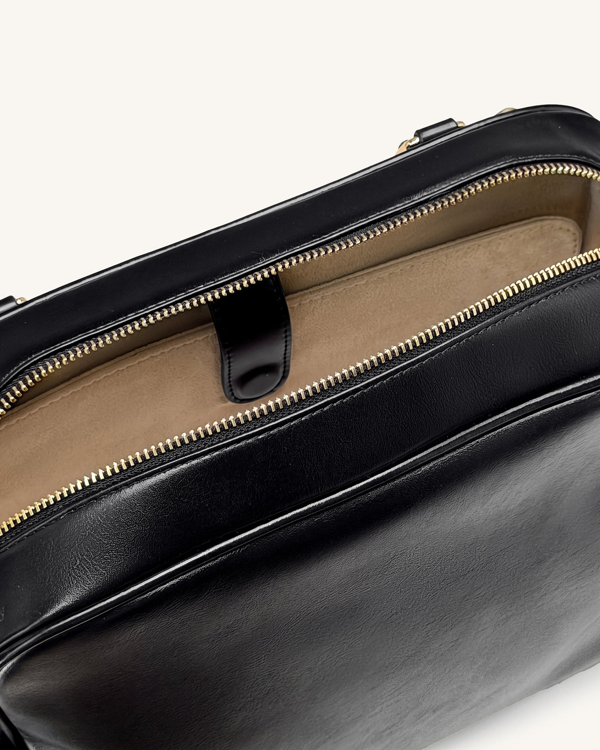 Callie Tusk Detail Shoulder Bag - Black | JW PEI